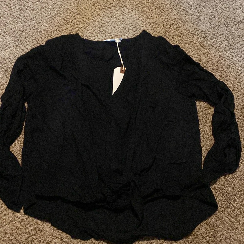 Front tie cuffed sleeve neck blouse